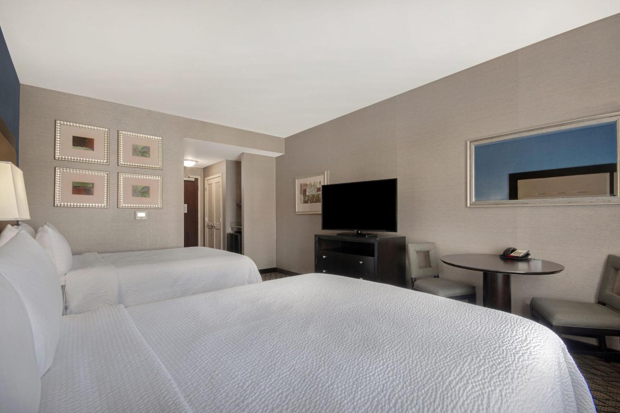 Holiday Inn Detroit Metro Airport By Ihg Romulus Exterior photo