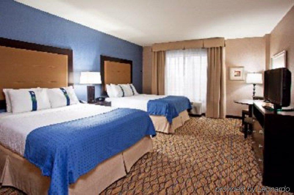 Holiday Inn Detroit Metro Airport By Ihg Romulus Exterior photo