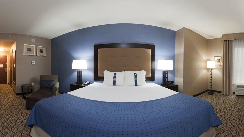 Holiday Inn Detroit Metro Airport By Ihg Romulus Exterior photo