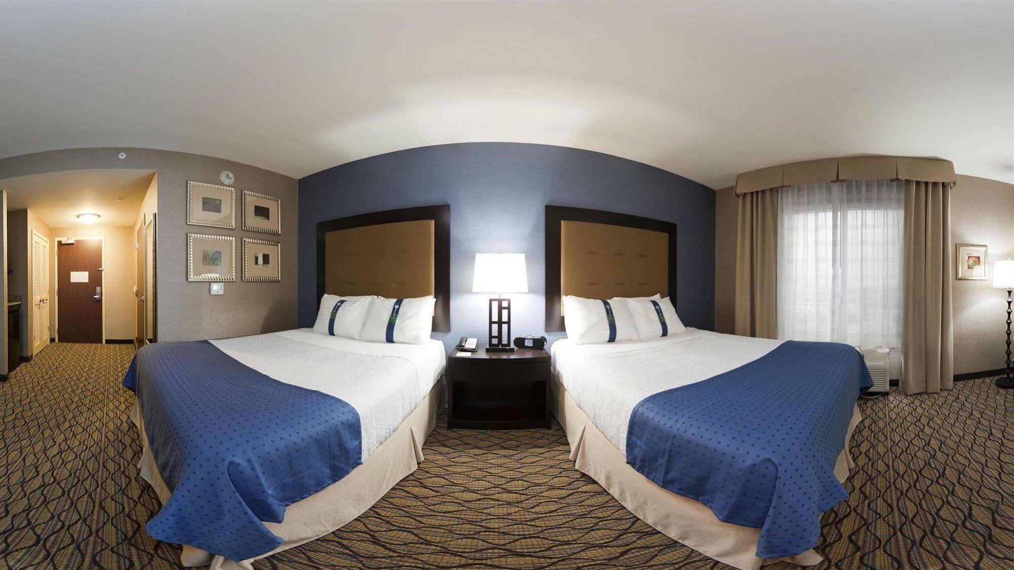 Holiday Inn Detroit Metro Airport By Ihg Romulus Exterior photo
