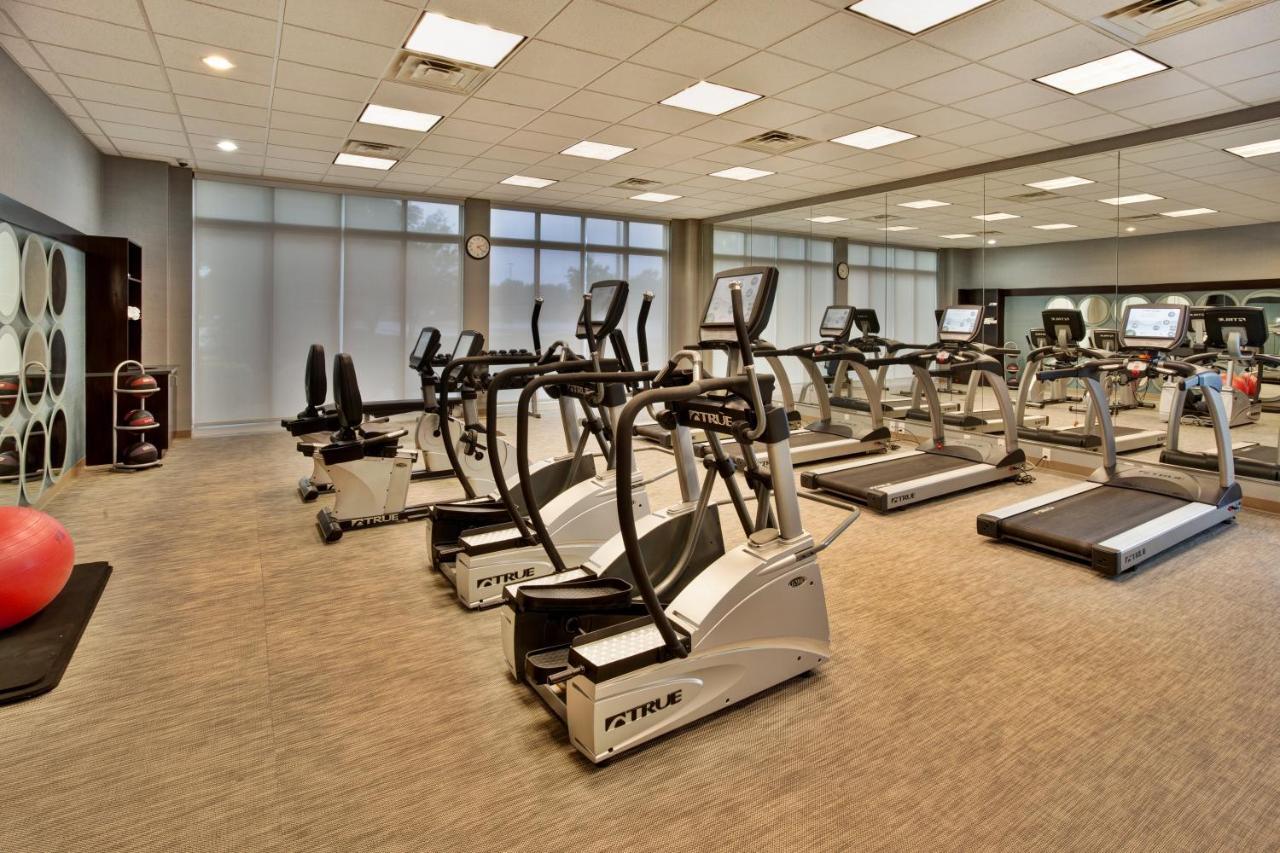 Holiday Inn Detroit Metro Airport By Ihg Romulus Exterior photo